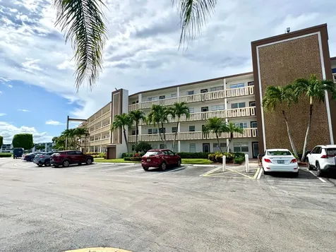 4046 Guildford Boca Raton FL 33434
