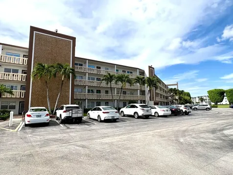 4046 Guildford Boca Raton FL 33434