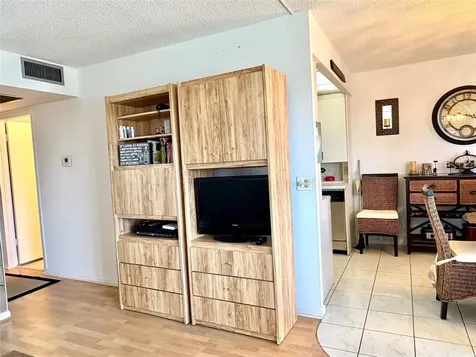 4046 Guildford Boca Raton FL 33434