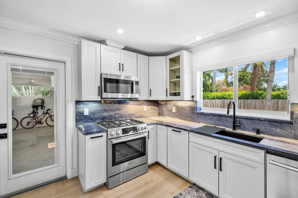 2866 SW 8th Street Boynton Beach FL 33435
