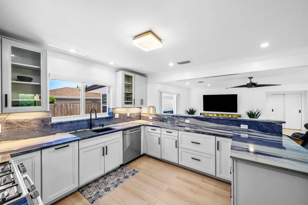 2866 SW 8th Street Boynton Beach FL 33435