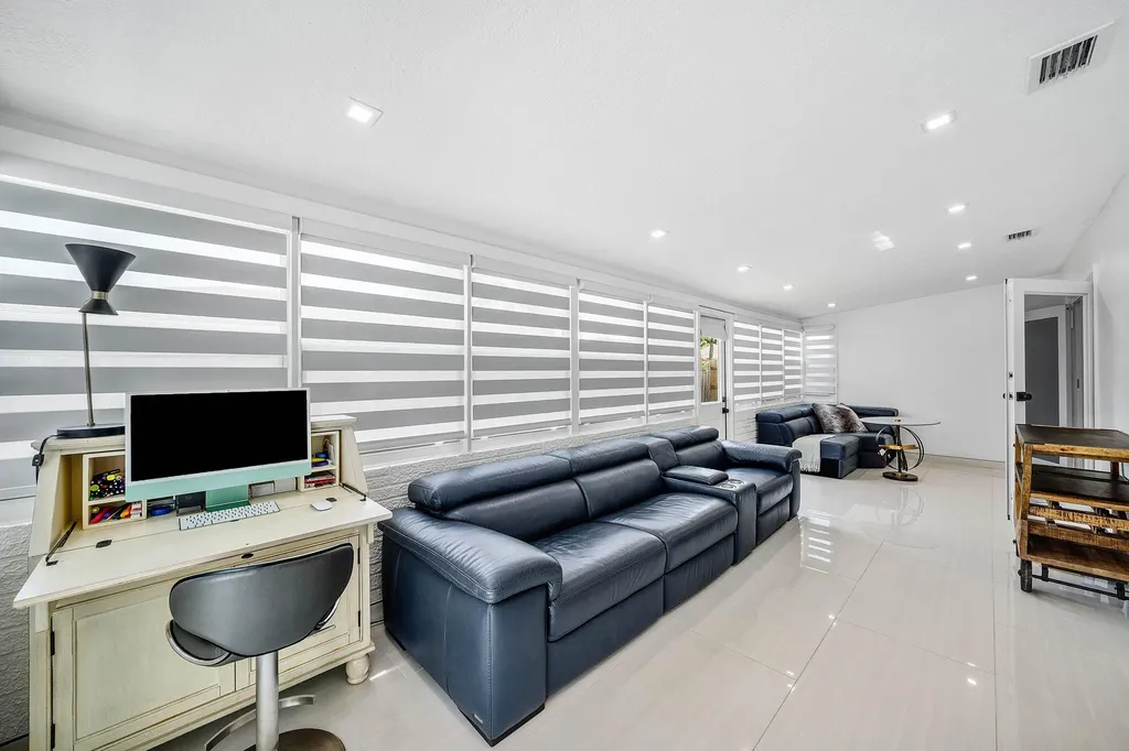 2866 SW 8th Street Boynton Beach FL 33435