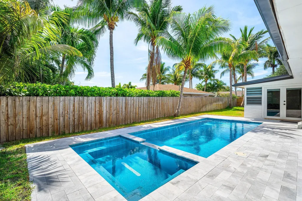2866 SW 8th Street Boynton Beach FL 33435