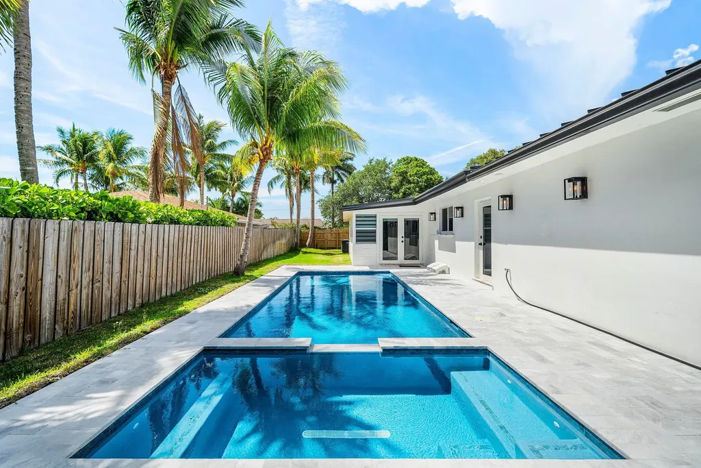 2866 SW 8th Street Boynton Beach FL 33435