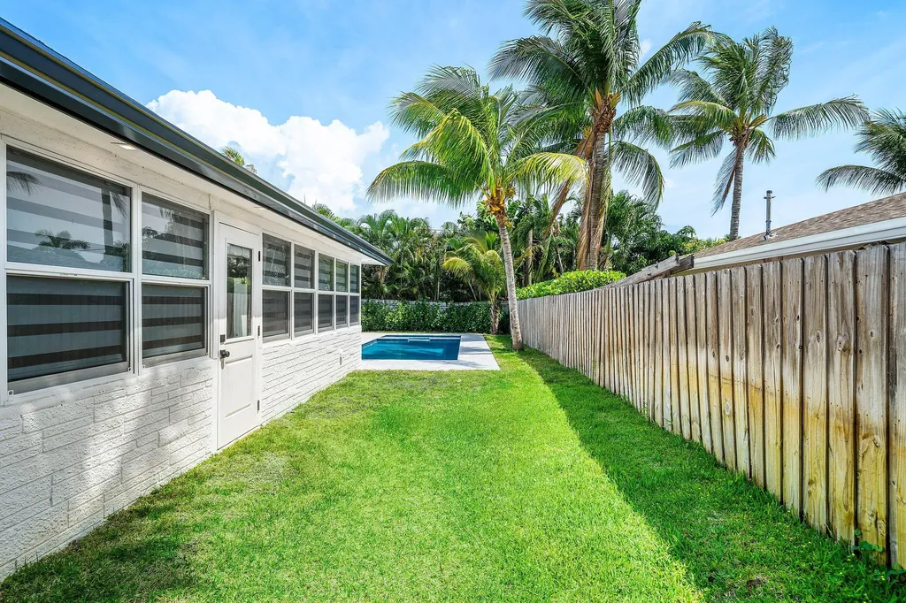 2866 SW 8th Street Boynton Beach FL 33435