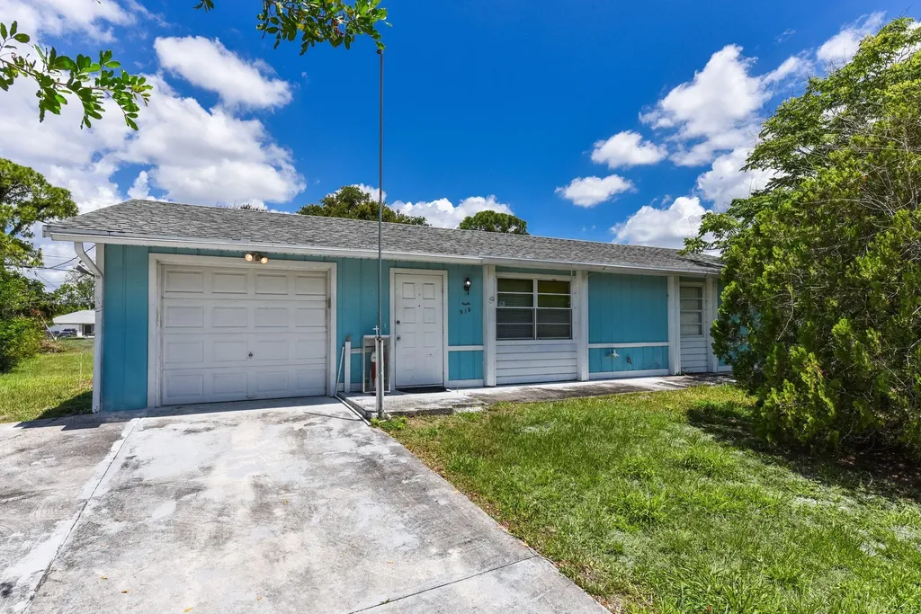 915 SW John Maccormack Terrace Port St Lucie FL 34953