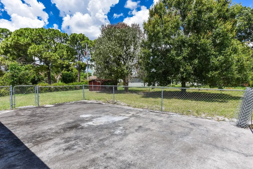 915 SW John Maccormack Terrace Port St Lucie FL 34953