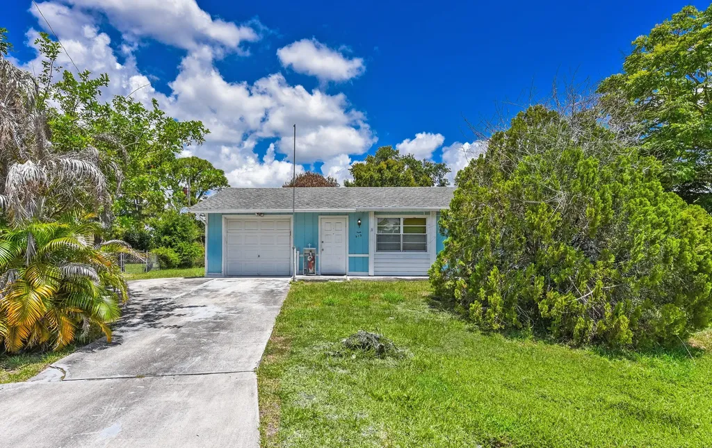 915 SW John Maccormack Terrace Port St Lucie FL 34953