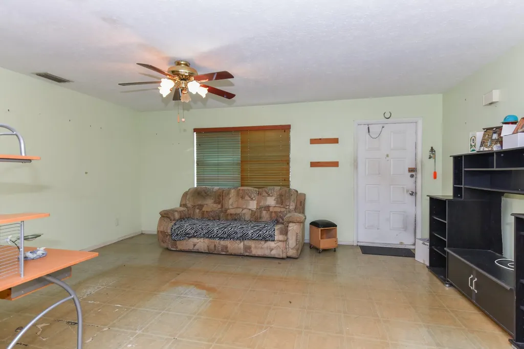 915 SW John Maccormack Terrace Port St Lucie FL 34953