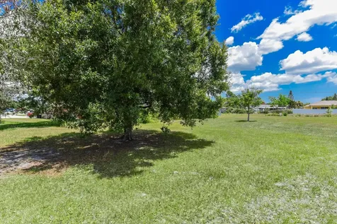 915 SW John Maccormack Terrace Port St Lucie FL 34953