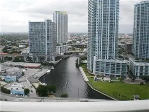 31 SE 5th Street Miami FL 33131