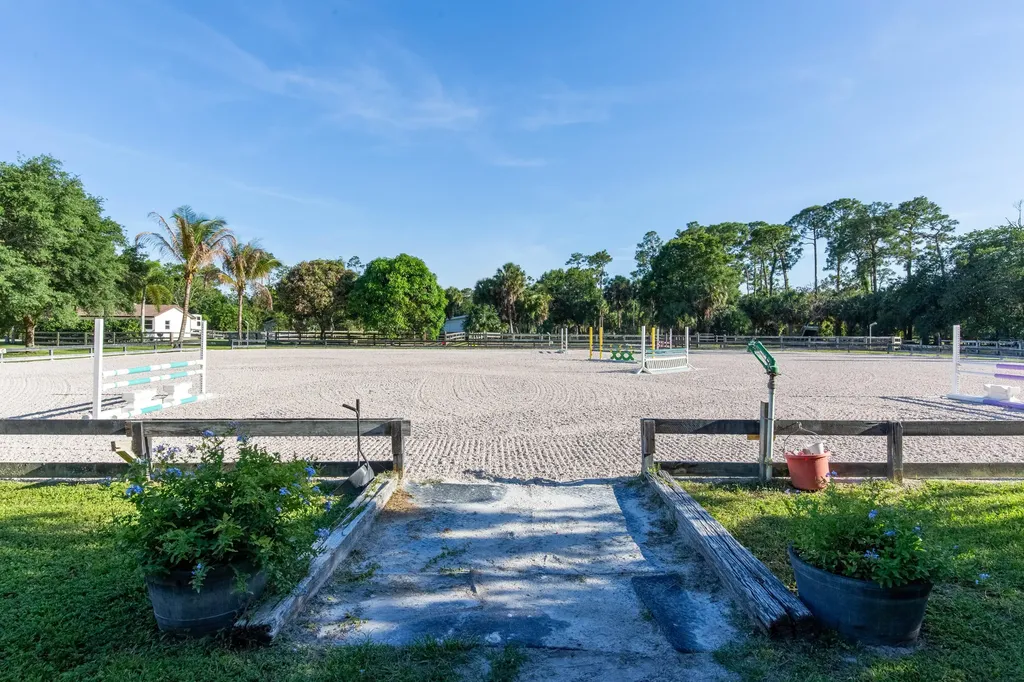 851 Hyde Park Road Loxahatchee Groves FL 33470