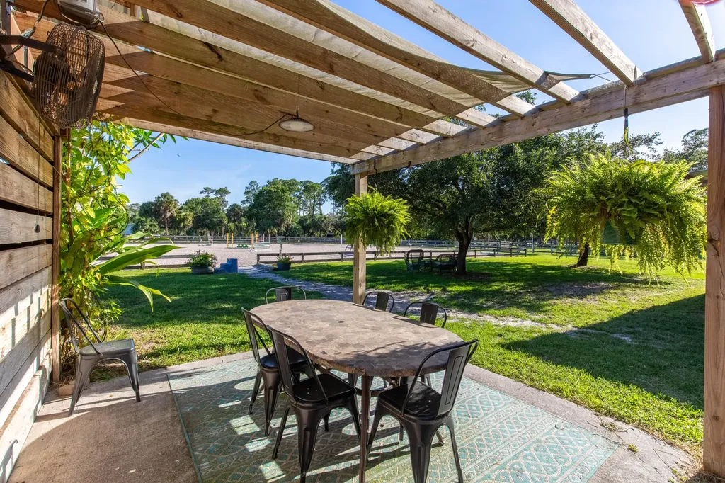 851 Hyde Park Road Loxahatchee Groves FL 33470