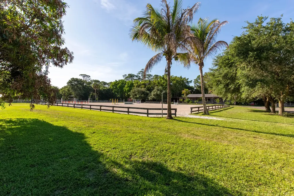 851 Hyde Park Road Loxahatchee Groves FL 33470