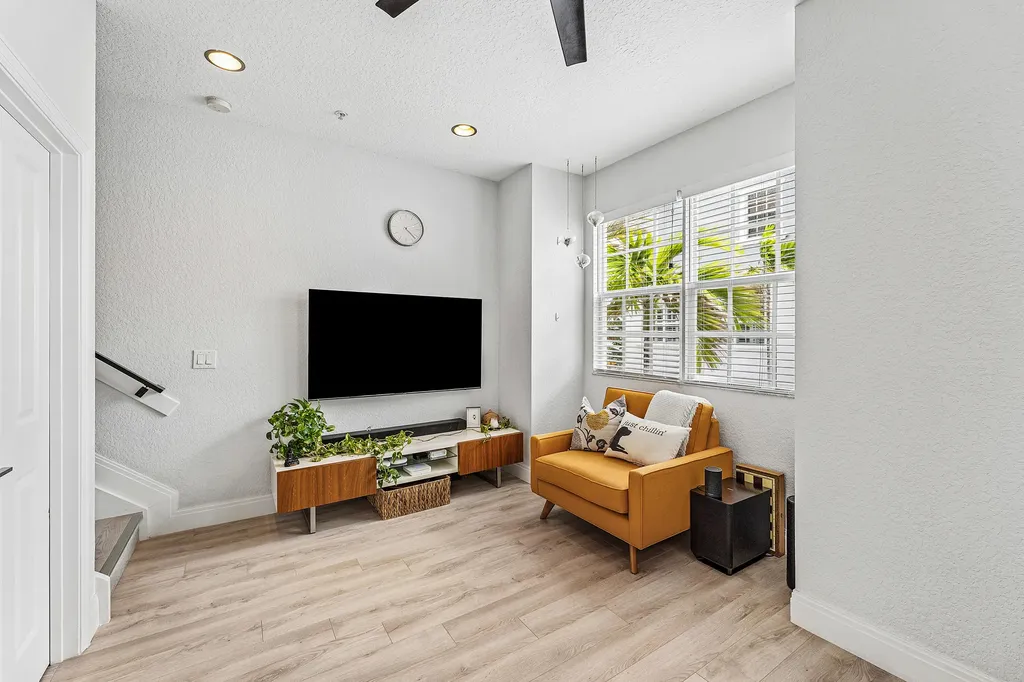 295 NE 5th Avenue Delray Beach FL 33483