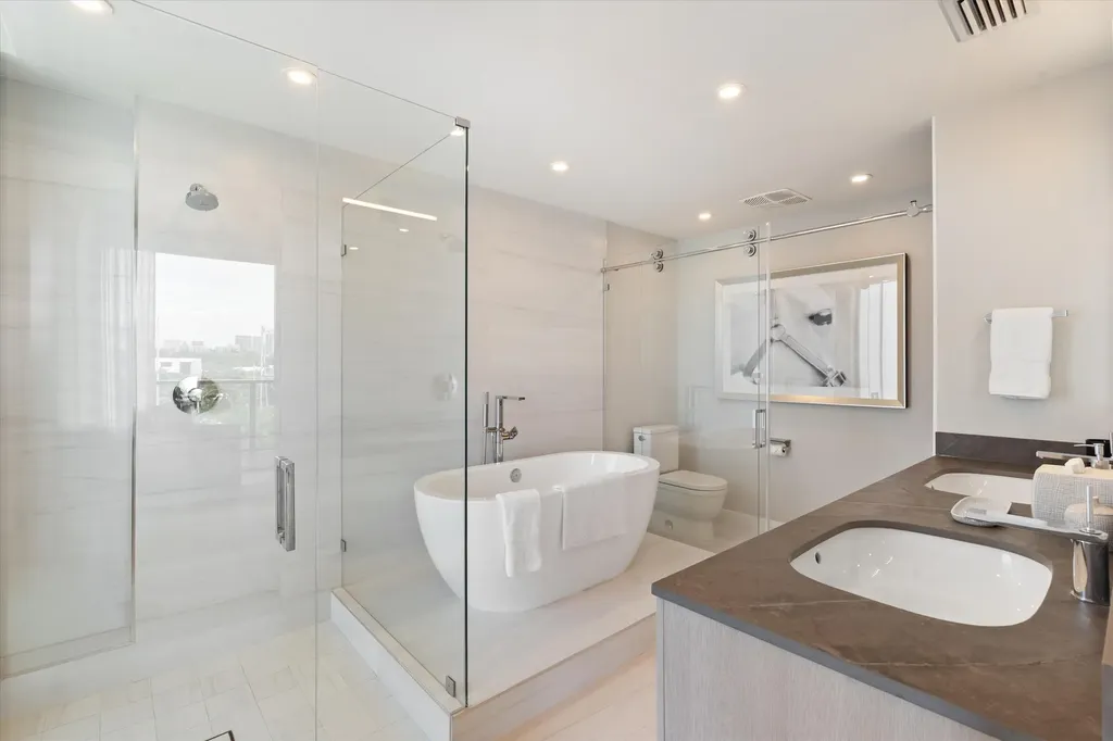 124 Hendricks Isle Fort Lauderdale FL 33301