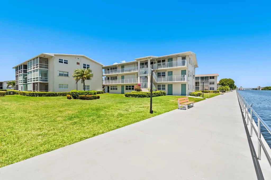 850 E Horizons E Boynton Beach FL 33435