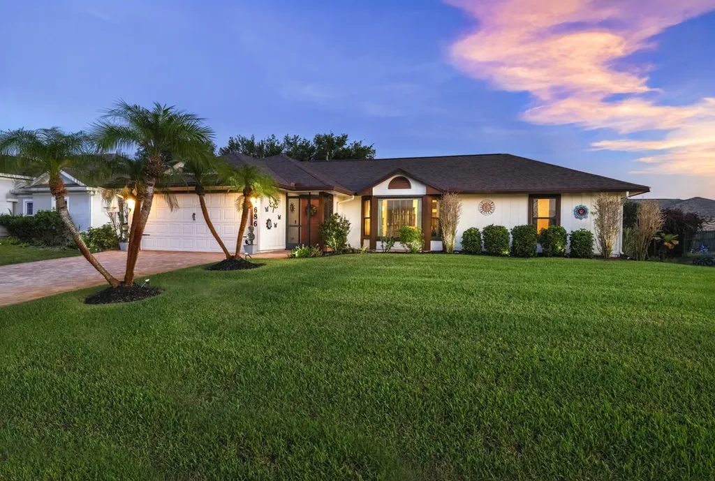 686 SW Hoffenberg Avenue Port St Lucie FL 34953