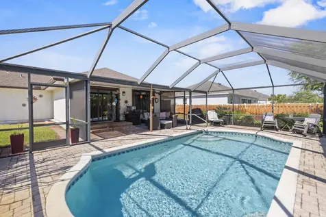 686 SW Hoffenberg Avenue Port St Lucie FL 34953