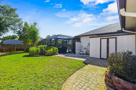 686 SW Hoffenberg Avenue Port St Lucie FL 34953