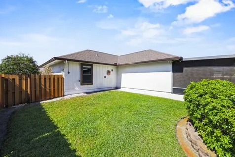 686 SW Hoffenberg Avenue Port St Lucie FL 34953