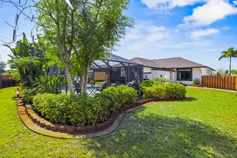 686 SW Hoffenberg Avenue Port St Lucie FL 34953