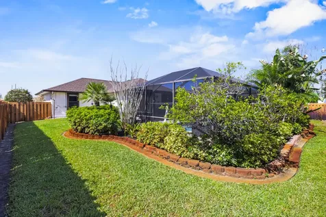 686 SW Hoffenberg Avenue Port St Lucie FL 34953