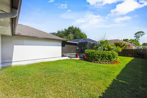 686 SW Hoffenberg Avenue Port St Lucie FL 34953