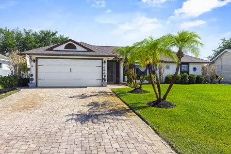 686 SW Hoffenberg Avenue Port St Lucie FL 34953
