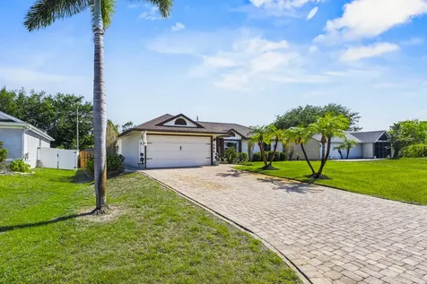 686 SW Hoffenberg Avenue Port St Lucie FL 34953