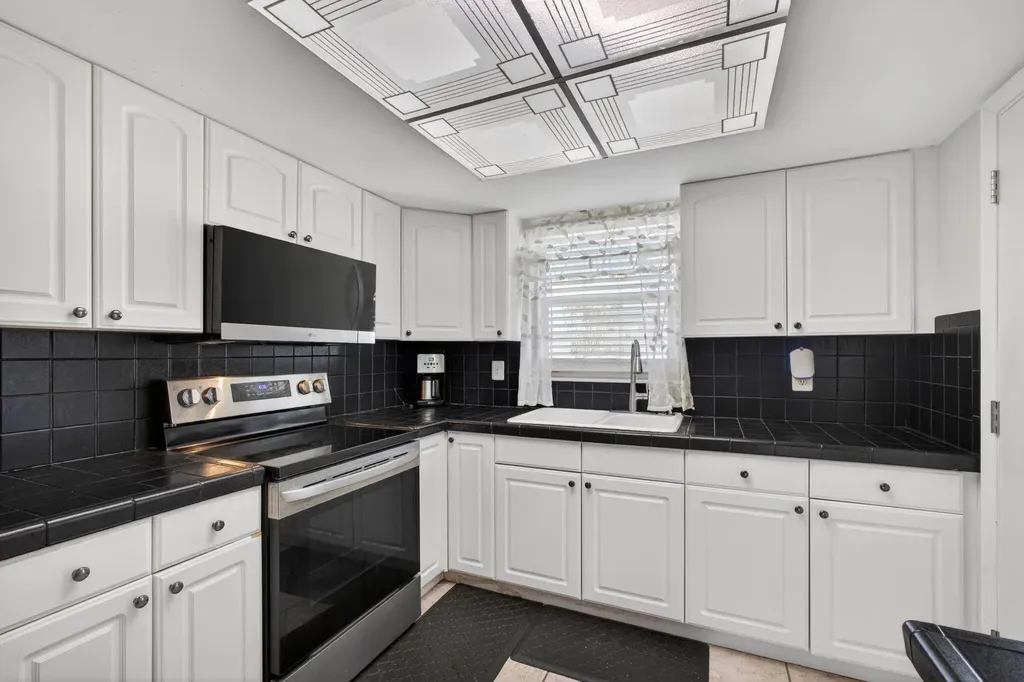 121 Wettaw Lane North Palm Beach FL 33408