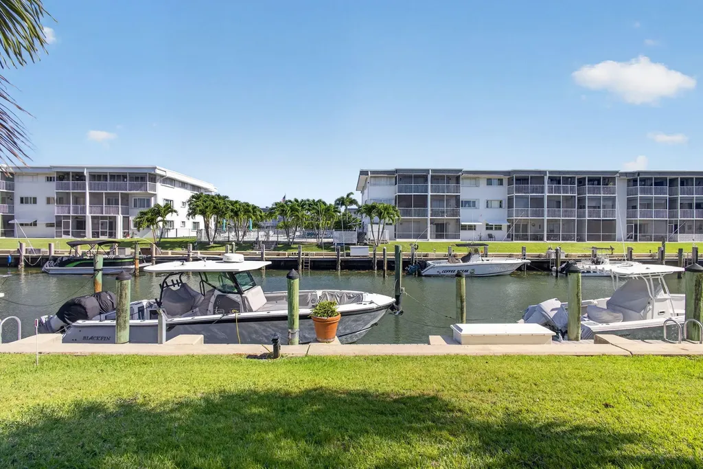 121 Wettaw Lane North Palm Beach FL 33408