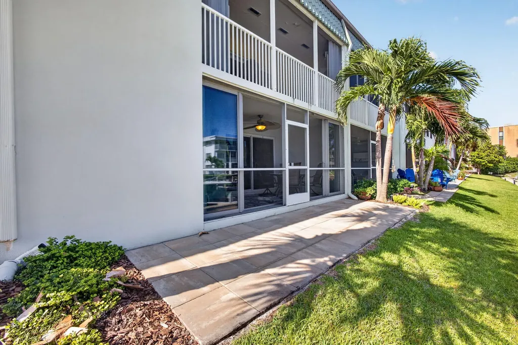 121 Wettaw Lane North Palm Beach FL 33408