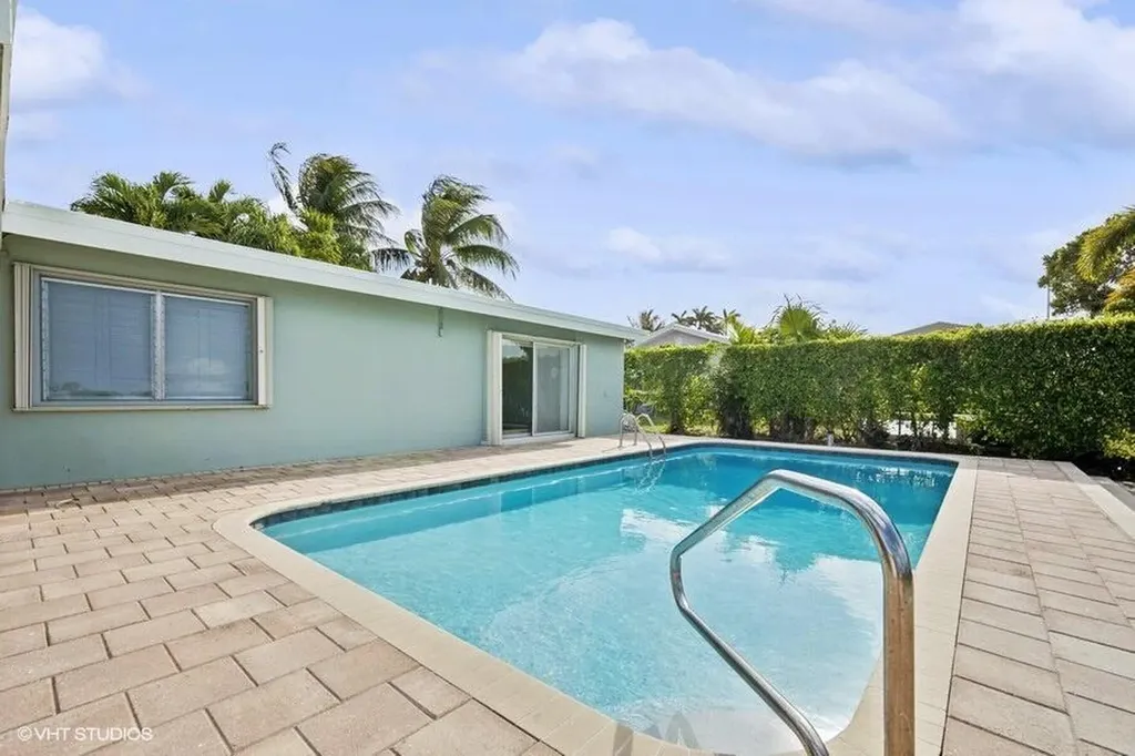 2433 NE 24th Street Lighthouse Point FL 33064