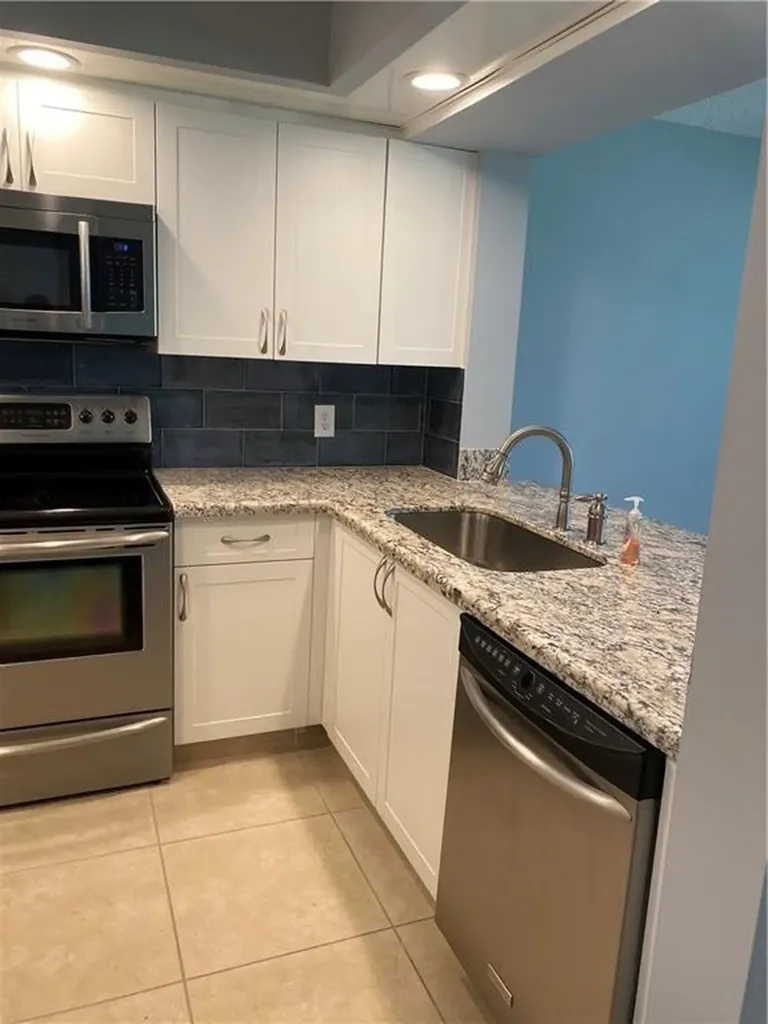 1110 SW 125th Avenue Pembroke Pines FL 33027