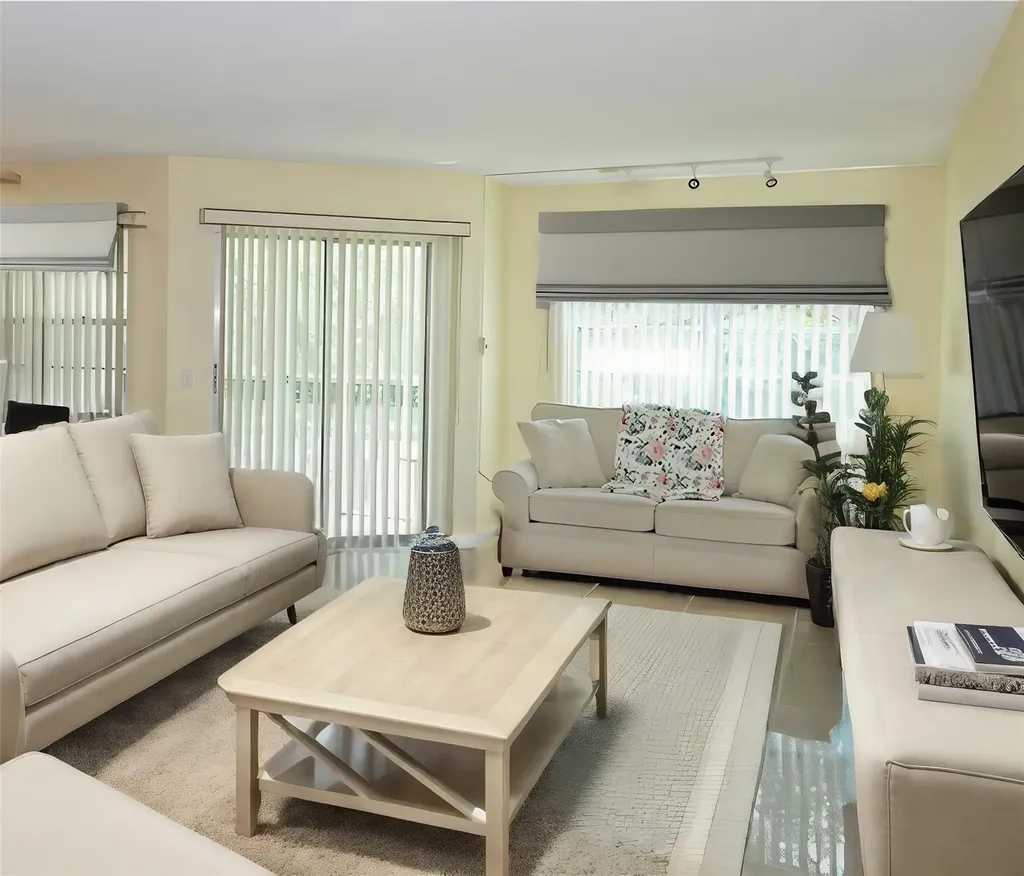 1110 SW 125th Avenue Pembroke Pines FL 33027