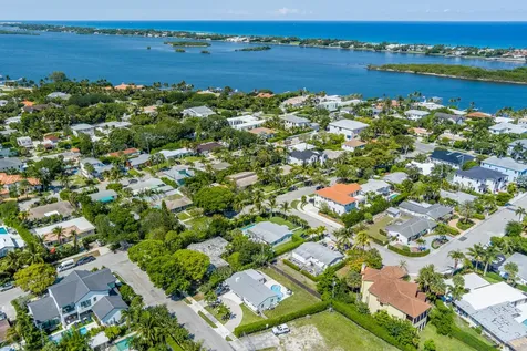 8001 Arlington Place West Palm Beach FL 33405
