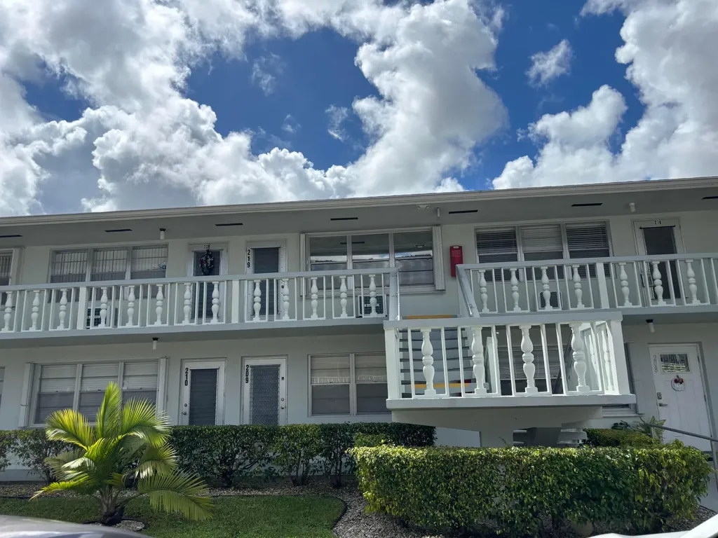 218 Windsor J West Palm Beach FL 33417