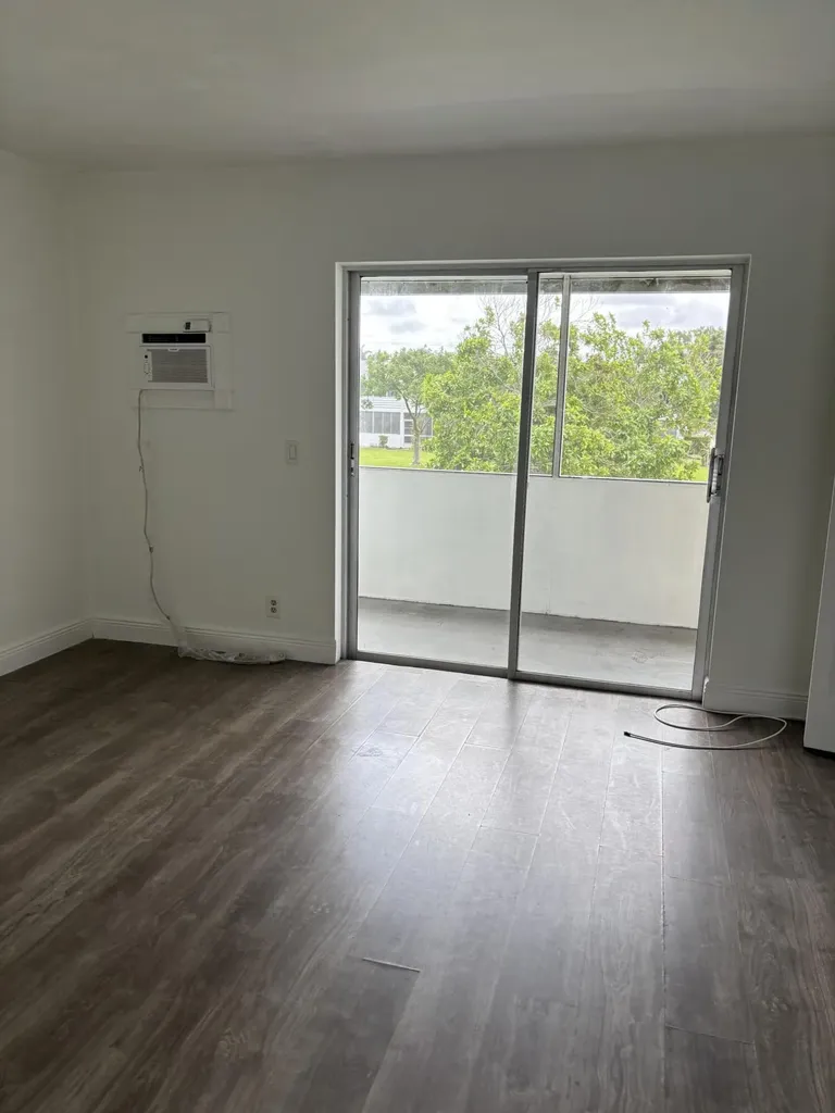 218 Windsor J West Palm Beach FL 33417