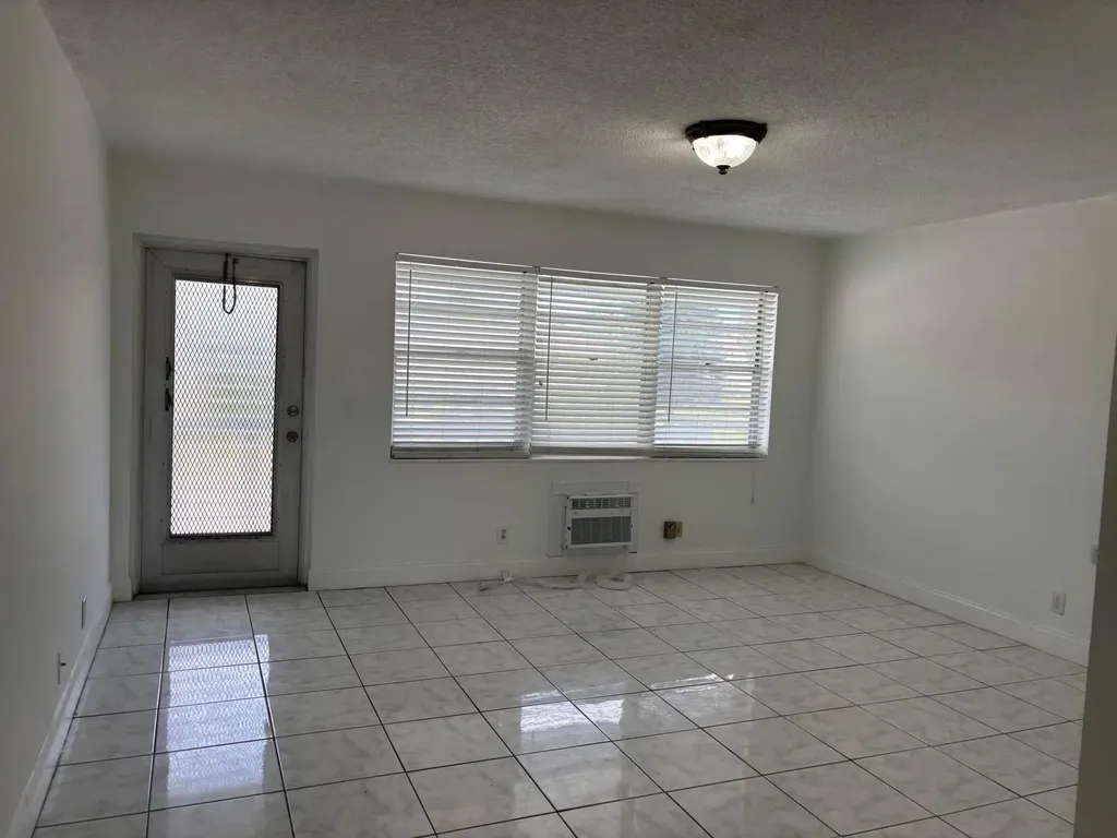 218 Windsor J West Palm Beach FL 33417
