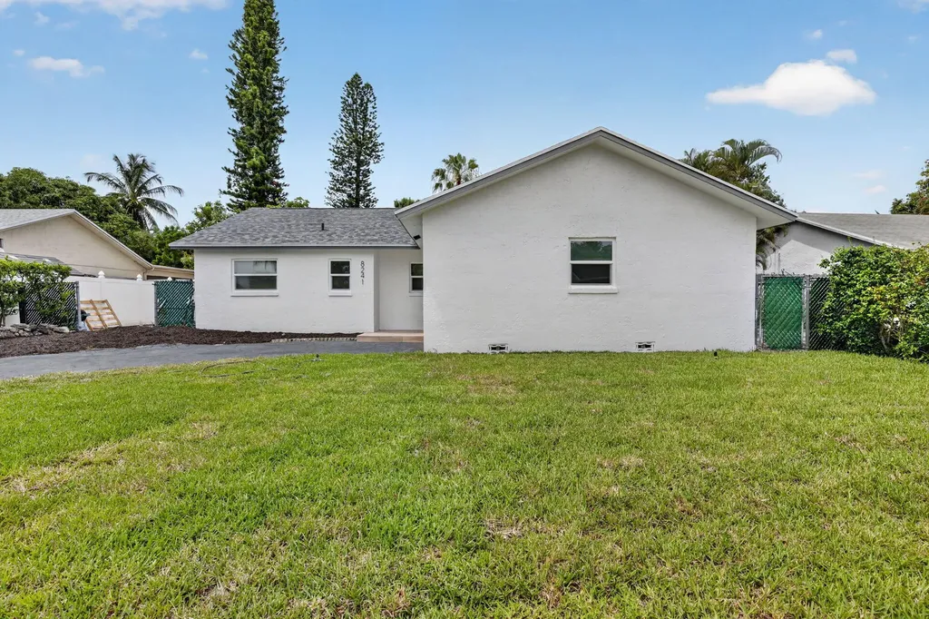 8241 NW 48th Street Lauderhill FL 33351
