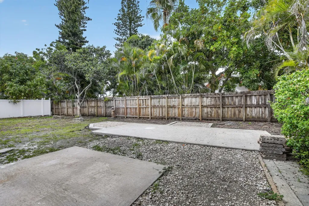8241 NW 48th Street Lauderhill FL 33351