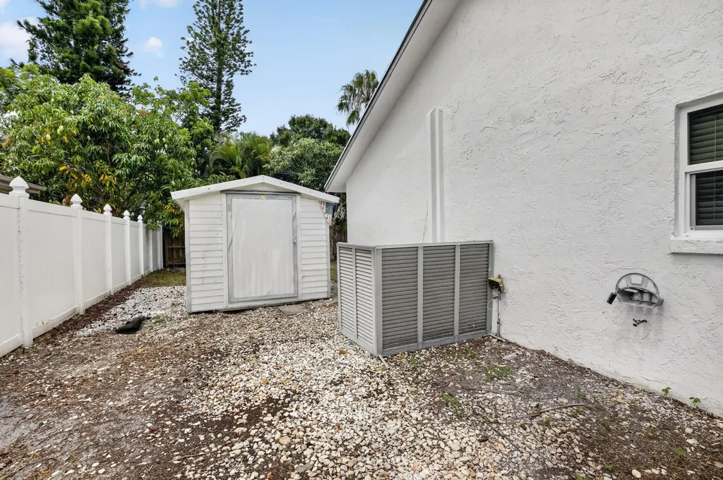 8241 NW 48th Street Lauderhill FL 33351