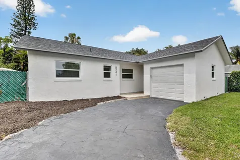8241 NW 48th Street Lauderhill FL 33351