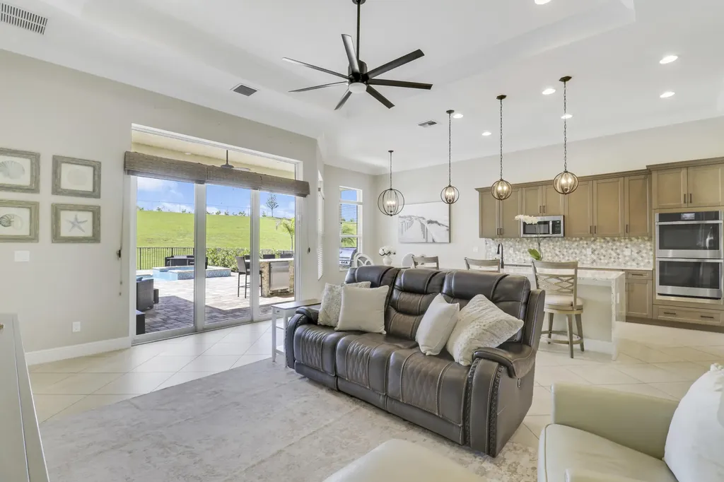 9247 SW Miracoli Way Port St Lucie FL 34987