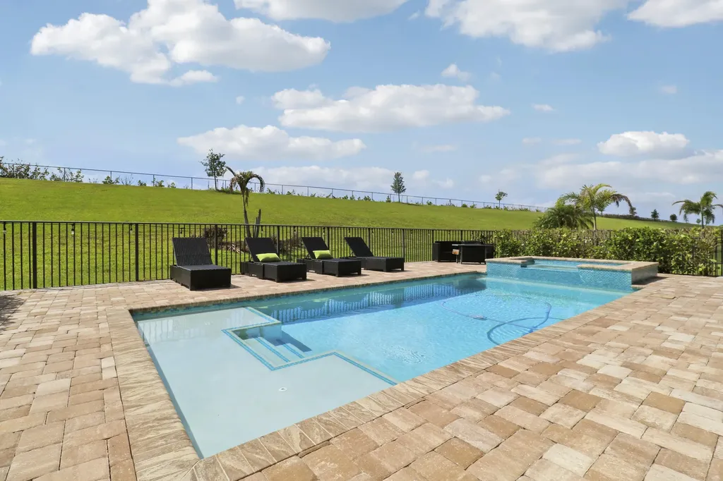 9247 SW Miracoli Way Port St Lucie FL 34987