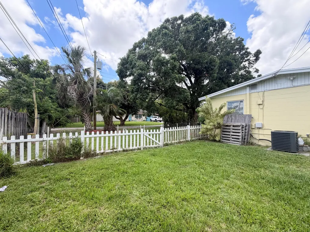 4905 Williams Road Palm Beach Gardens FL 33418