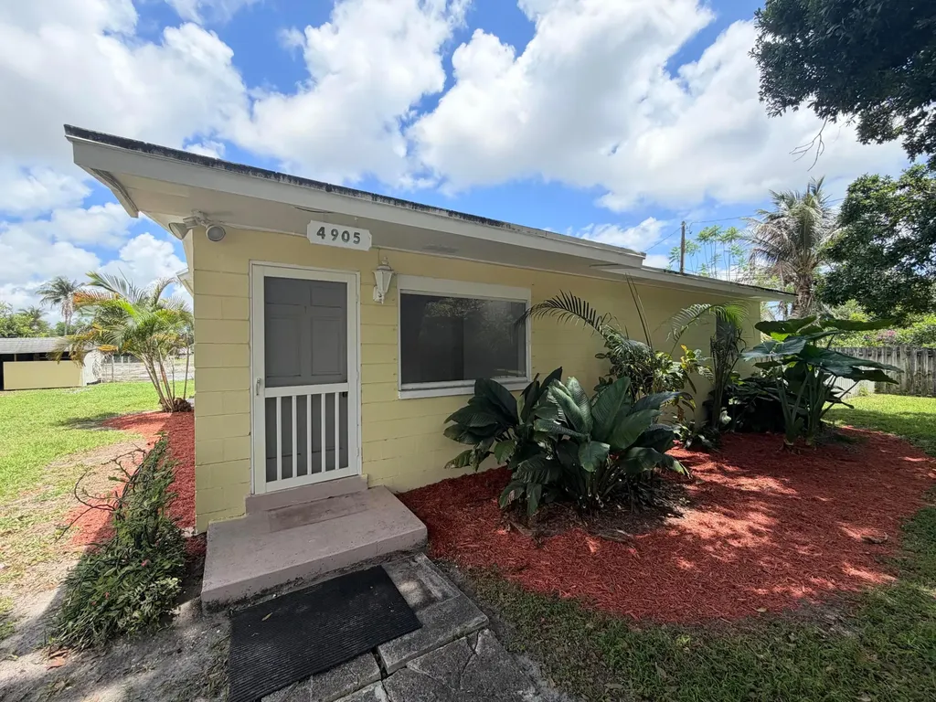 4905 Williams Road Palm Beach Gardens FL 33418