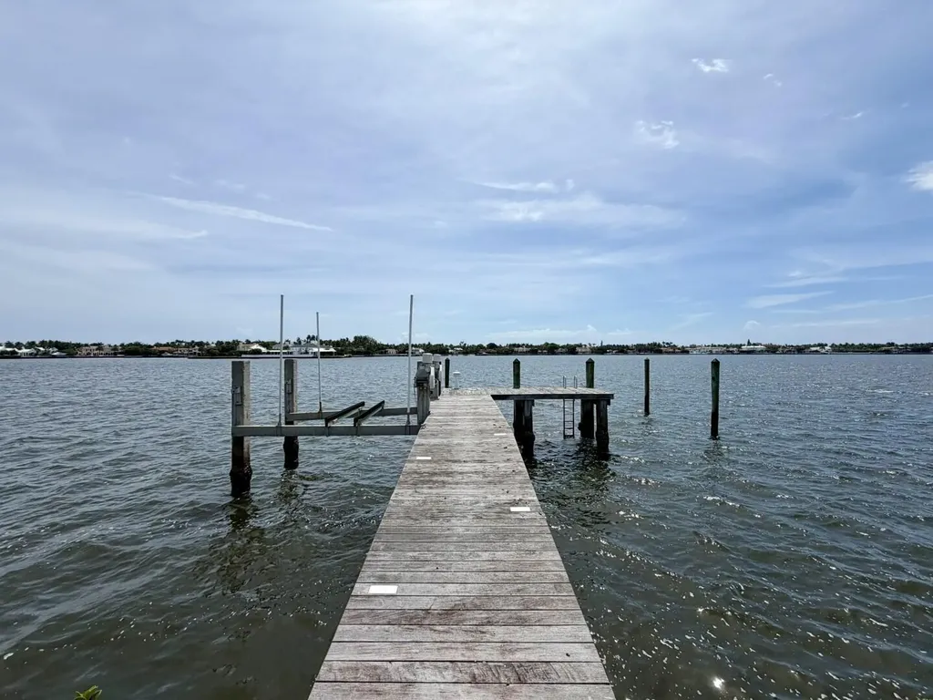 690 Island Drive Palm Beach FL 33480