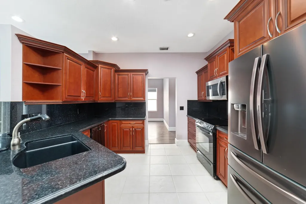 1062 Fairfax Circle W Boynton Beach FL 33436